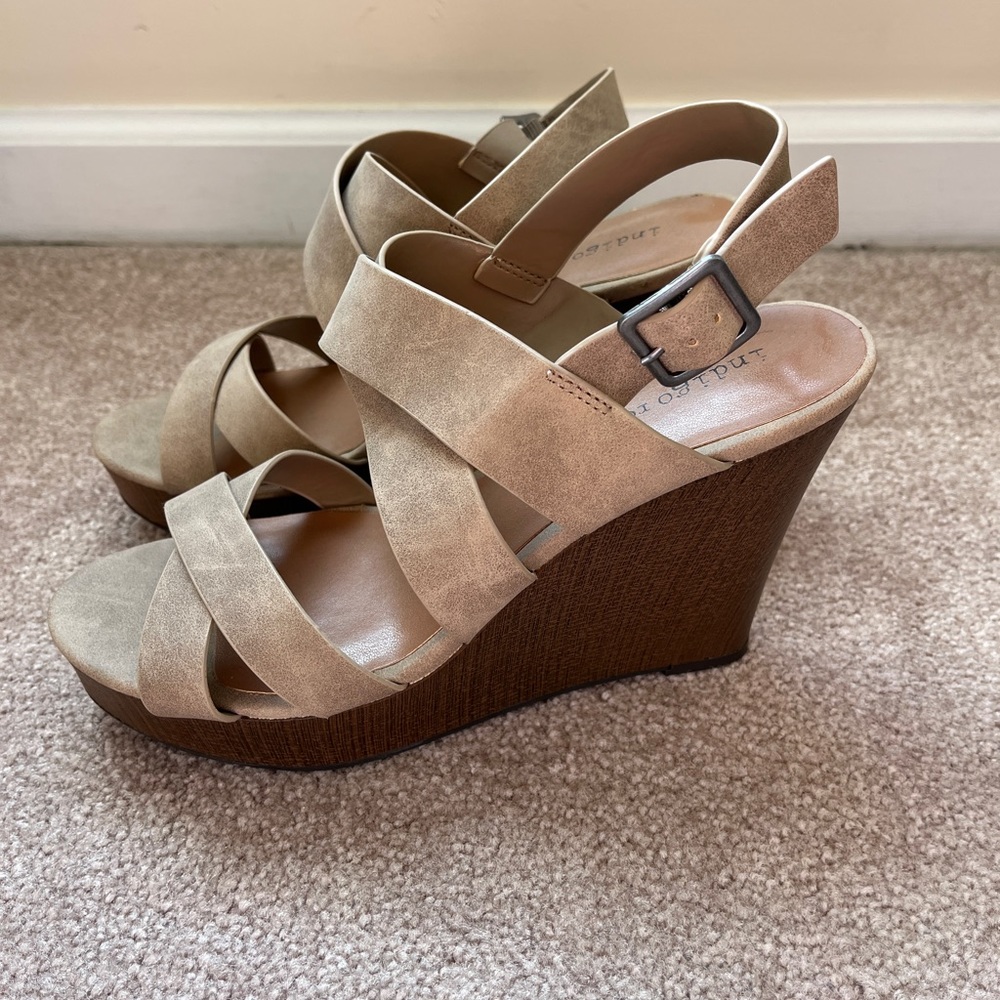 Indigo Rd. Wedges Size 9